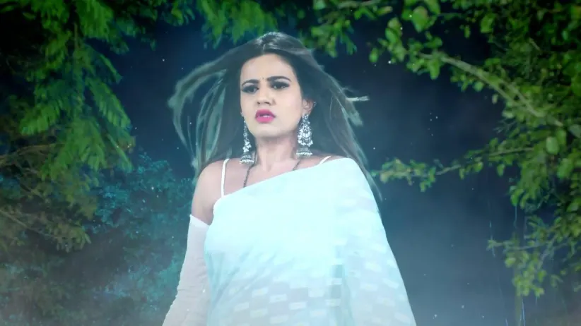 Takshaka Kidnaps Shivani's Corpse