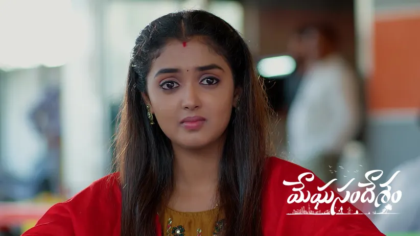 Apoorva Grows Suspicious of Krishnaprasad