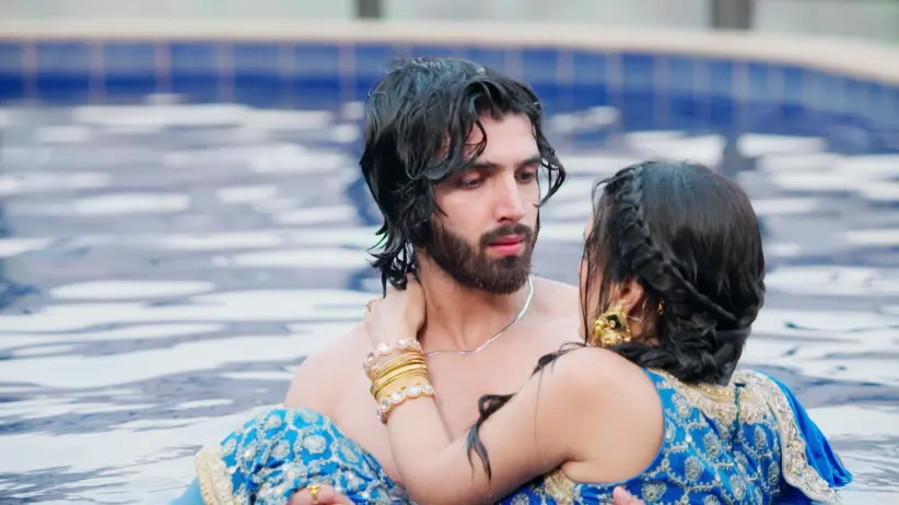 Rekha Confesses Her Love to Raghav