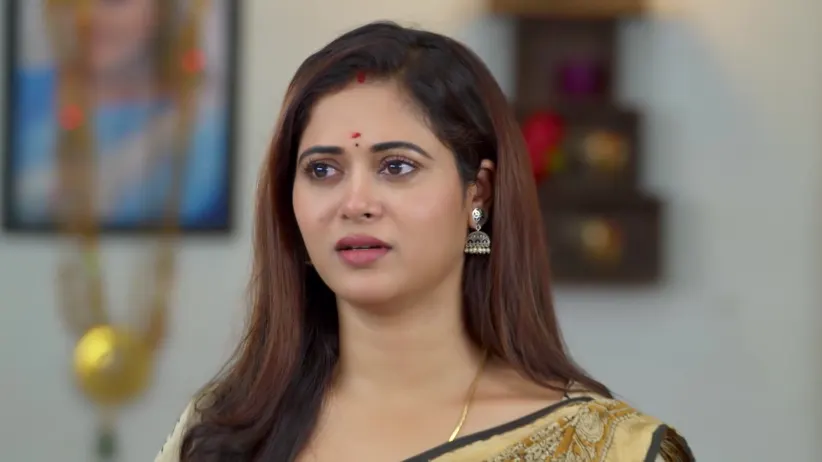 Maya's Decision Shocks Janaki - Sandhya Raagam