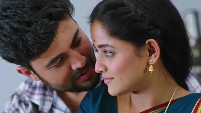 Aditya Tries to Help Paaru in the Kitchen - Paaru