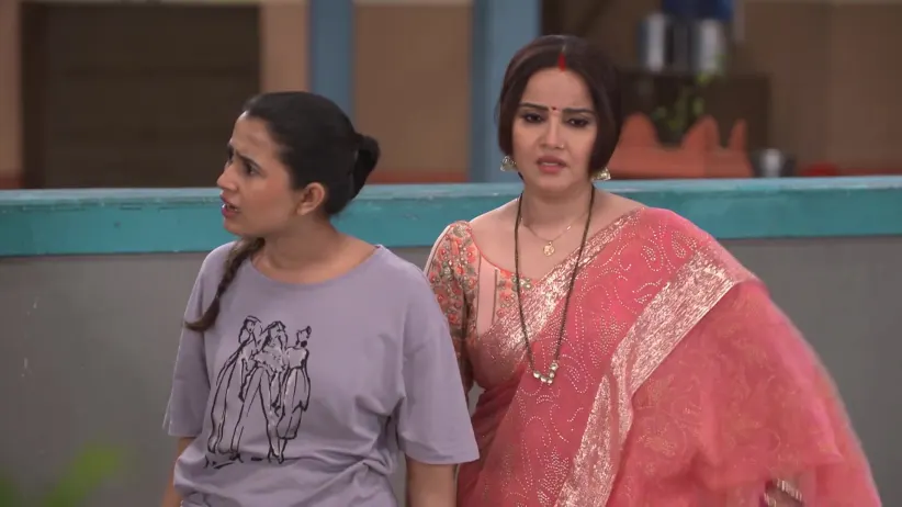 Happu Shows Beni's Condition to the Doctor - Happu Ki Ultan Paltan