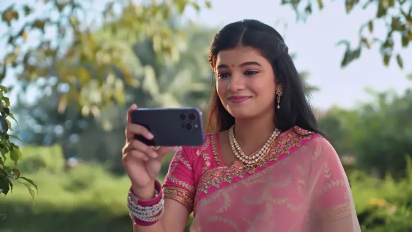 Saru Speaks to Jagadhatri on a Video Call - Saru