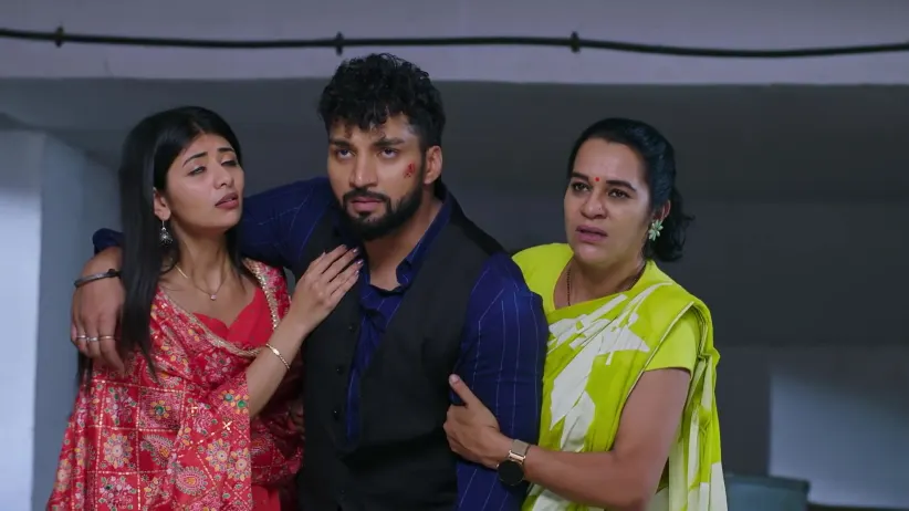 Anu Saves a Kidnapped Shourya - Rajakumari