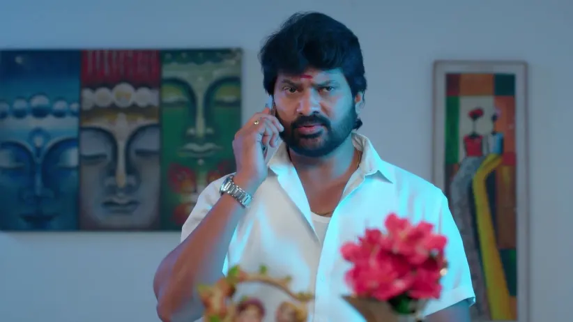 Chamundeshwari Holds Illairaja Captive - Karthigai Deepam