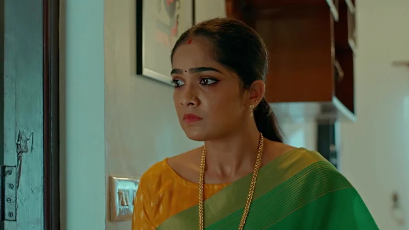 Archana Overhears Shobhana's Conversation