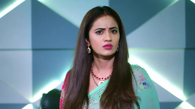 Archana Questions Rahul over His Panic