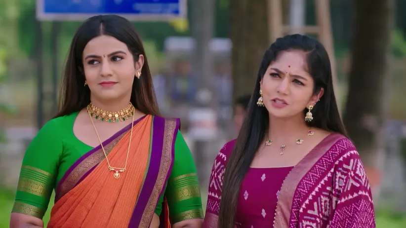 Nidhi Plans to Apply Vermillion to Nithya's Nuptial Chain - Karna