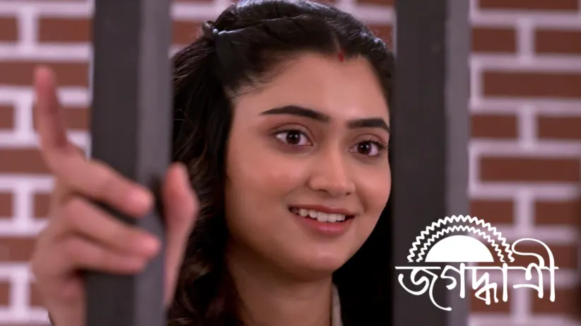 Durga Meets Divya in Jail