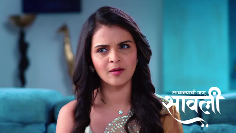 Tara Practices Singing Just in Front of Aishwarya