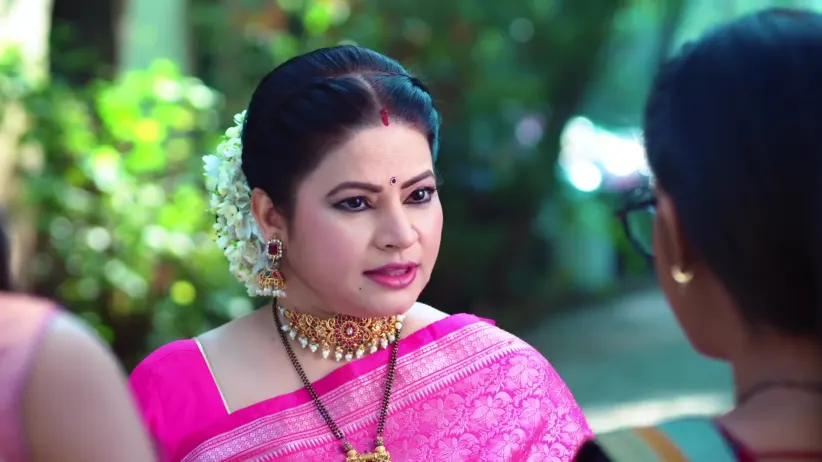 Bhairavi Reprimands Tara for Announcing Her Decision - Savalyachi Janu Savali