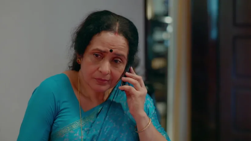 Haritha Confiscates Chandrika's Phone