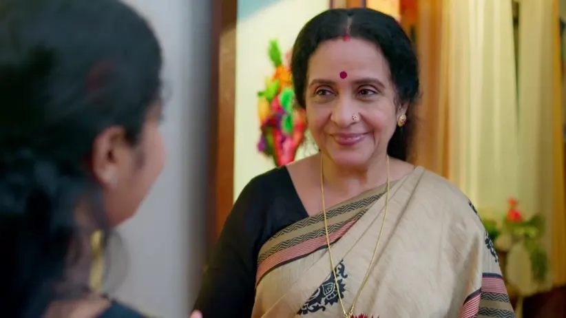 Meenakshi Teases Chandrika - Manathe Kottaram