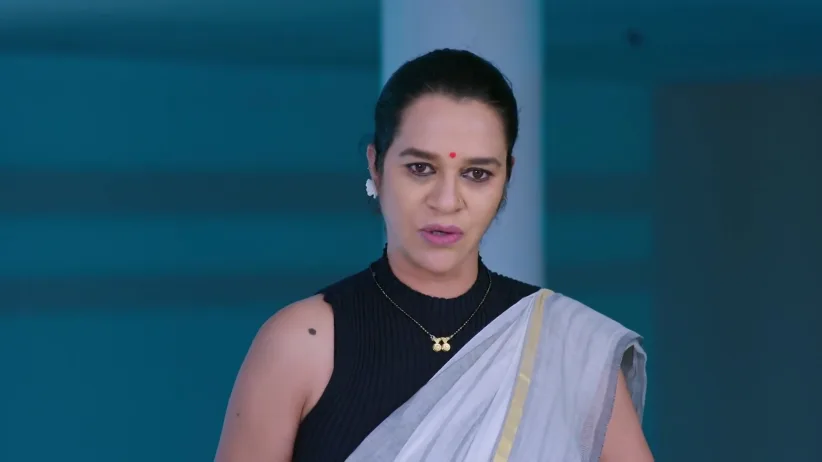 Madhuri Wishes for a Grand Wedding for Anu - Rajakumari