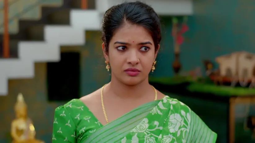 Anandavalli Stages an Act in front of Vandana