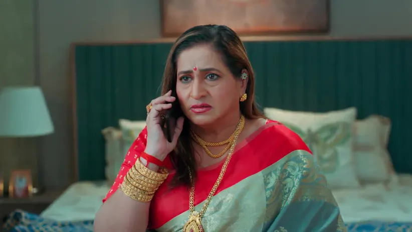 Mallika Plots against Dilip - Veen Doghatli Hi Tutena