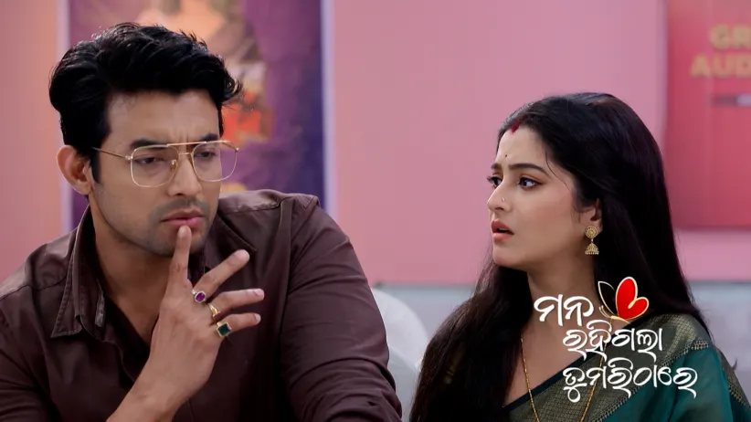 Aru and Disha Bribe a Man