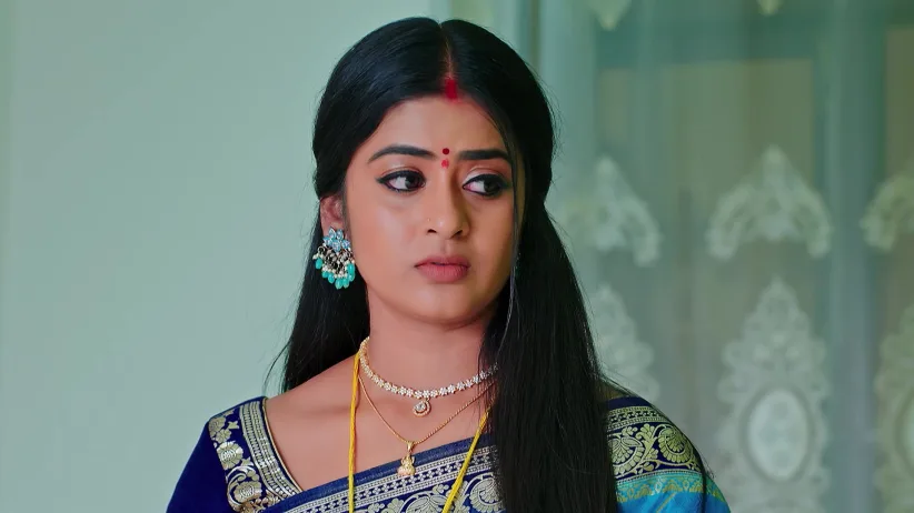 Shalini Ruins Bhagyalakshmi's Sari