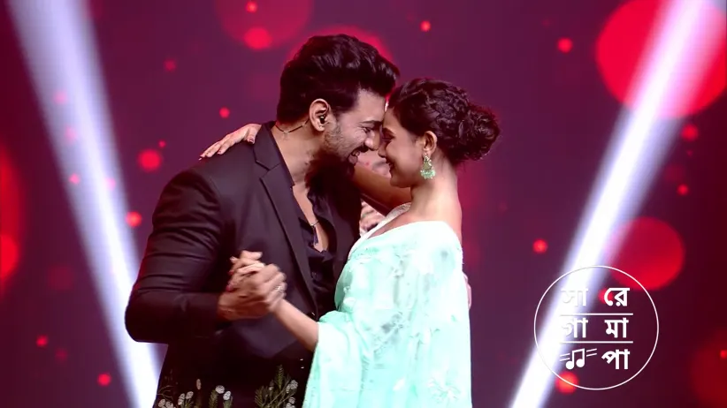 Dev’s Appearance Charms the Stage