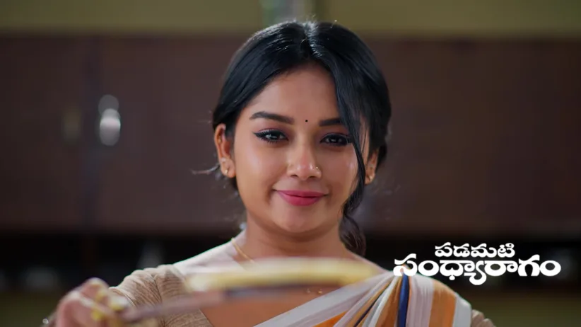Ashmita Tries to Kill Ramalakshmi with a Snake