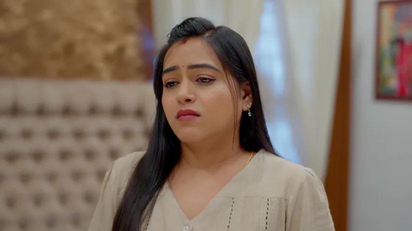 Prathapa Varma Has a Word with Rithika - Akale