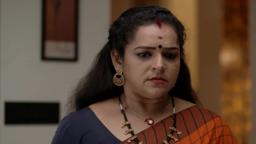 Mahendran's Words Make Chandra Uneasy - Kudumbashree Sharada