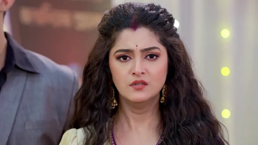 Shyamoli Suspects an Accident - Mana Rahigala Tumarithare