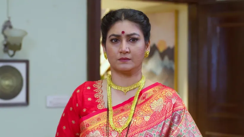 Ahilya Devi Scolds Pritam - Paaru