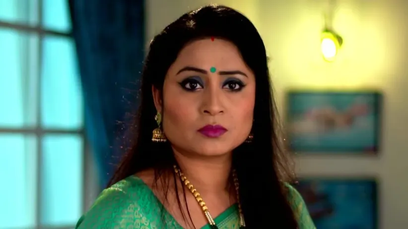 Chitra Discusses Samarjit's Plans