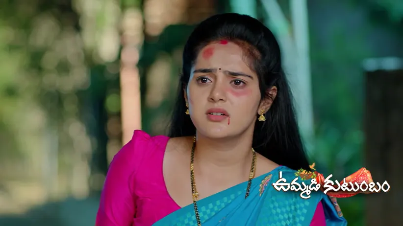 Mounika Tries to Catch Prakash