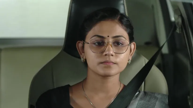 Bishnu Warns Bhawani's Goon - Suna Jhia