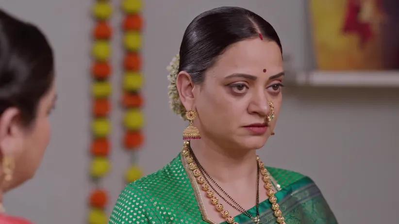 Narmada Insults Manjiri - Tula Japnar Aahe