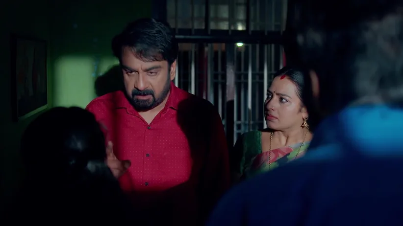 Ambika Accuses Padmavathy - Akale