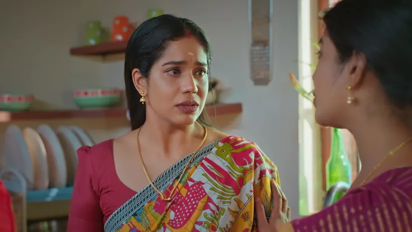 Vandana Convinces Suchitra - Manathe Kottaram