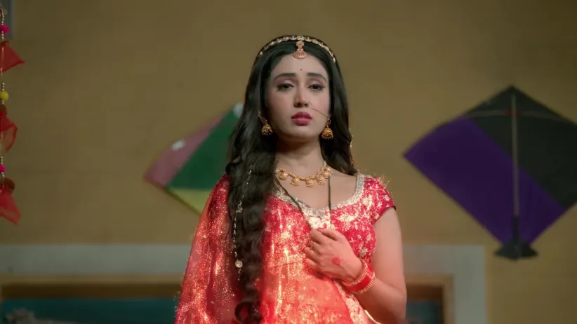 Saavi Tells the Family about the Laddus