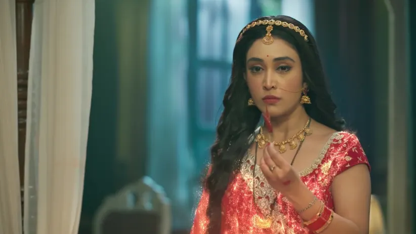 Saavi Hears Latika Sneeze