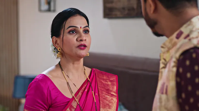 Nishita Hides the Stolen Necklace in Taarini's Room - Taarini