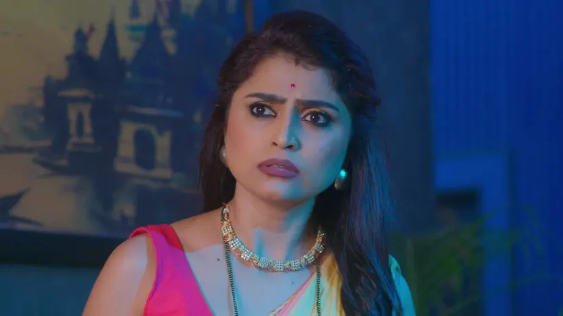 Damini Grows Suspicious Seeing the Family Together