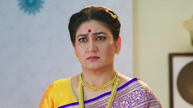 Ahilya Devi Consoles an Upset Shrikant - Paaru