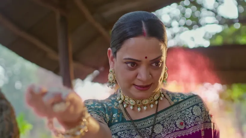 Shivnath Tries to Seek Meera's Help - Tula Japnar Aahe