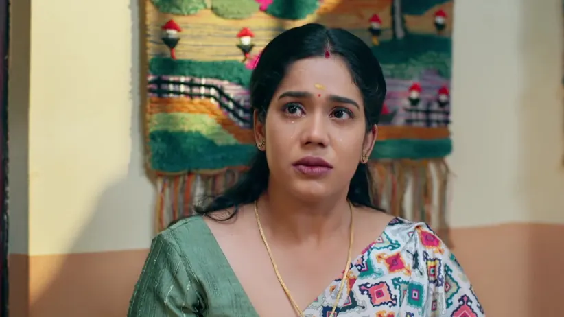 Vandana Tells Suchitra about Achamma - Manathe Kottaram