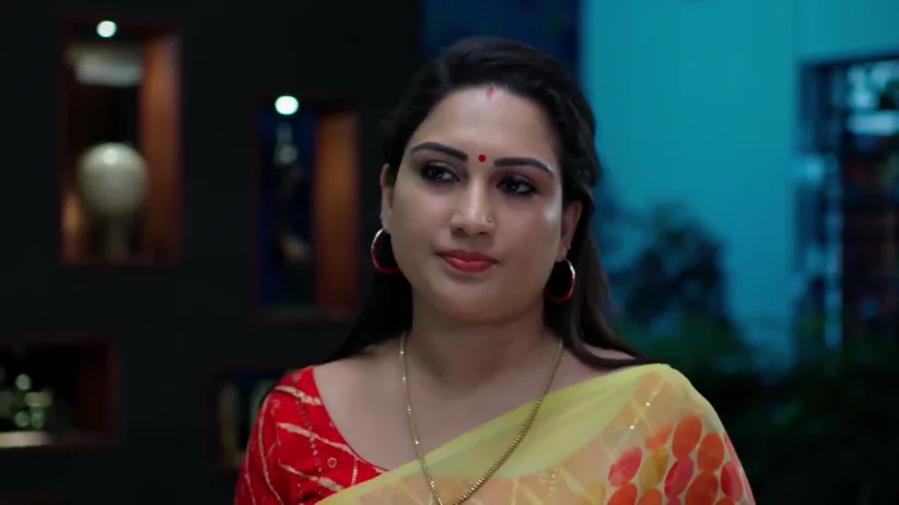 Neeraja Shares Her Plan with Sahadevan