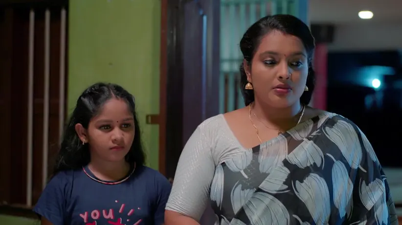 Kochammini Stages an Act - Akale