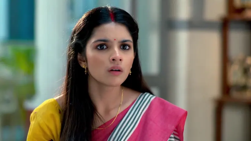 Anubhab Pulls Lajbonti's Leg - Kone Dekhaa Alo