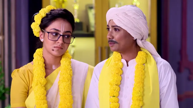 Shakyajit Suggests a Way to Mahagouri - Tui Amar Hero