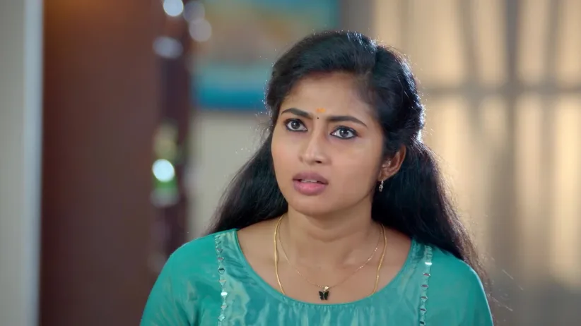 Maaran Poses as a Church Priest - Veera