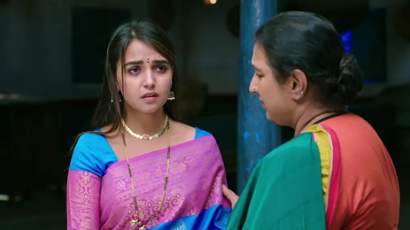 Gym Seena Scolds Leela