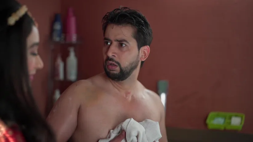 Jeetu Is Stunned to See Latika at Home - Gharwali Pedwali