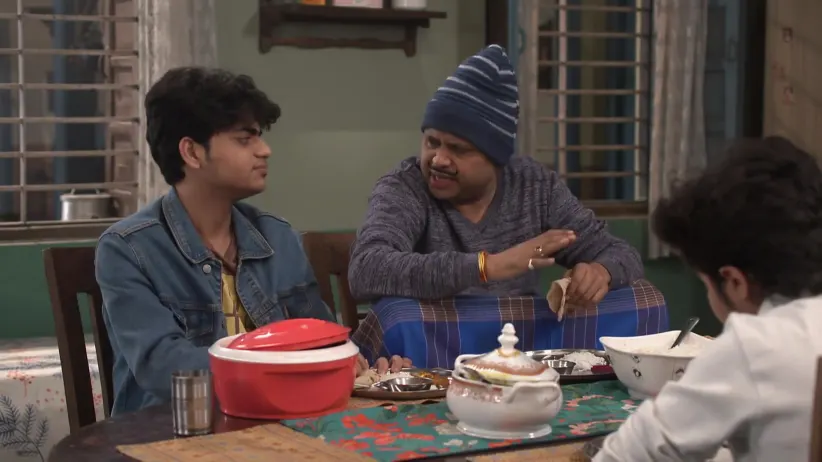 Happu's Antics during the Meal - Happu Ki Ultan Paltan