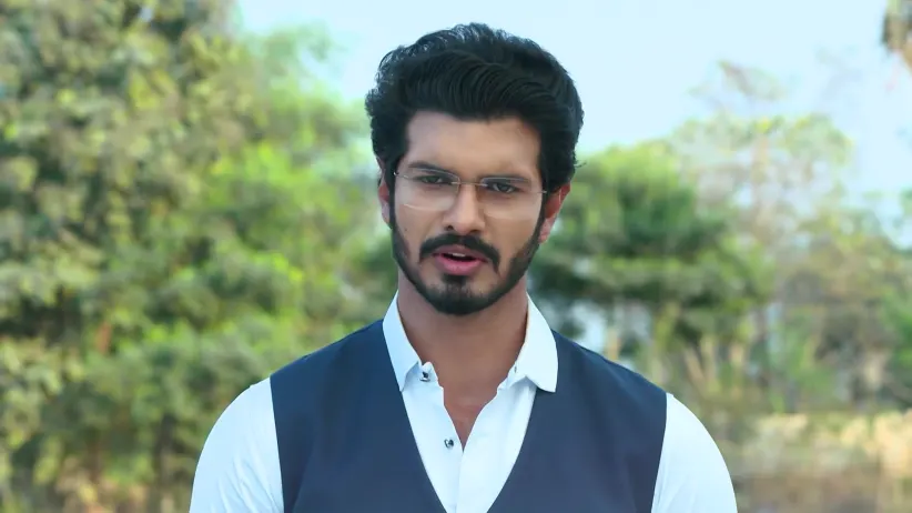 Abhi Scolds Golu - Tu Khara Mun Chaai